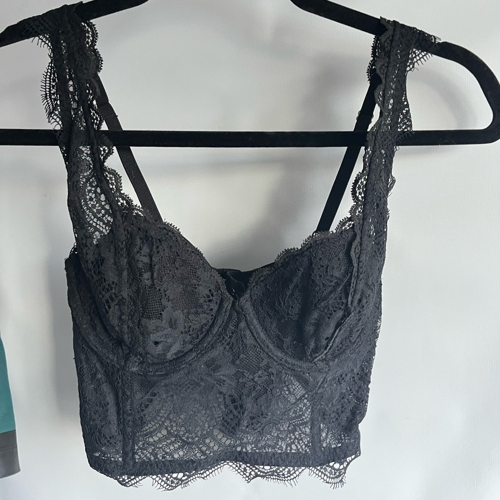 Woman’s Victoria’s Secret lace bustier 32C
